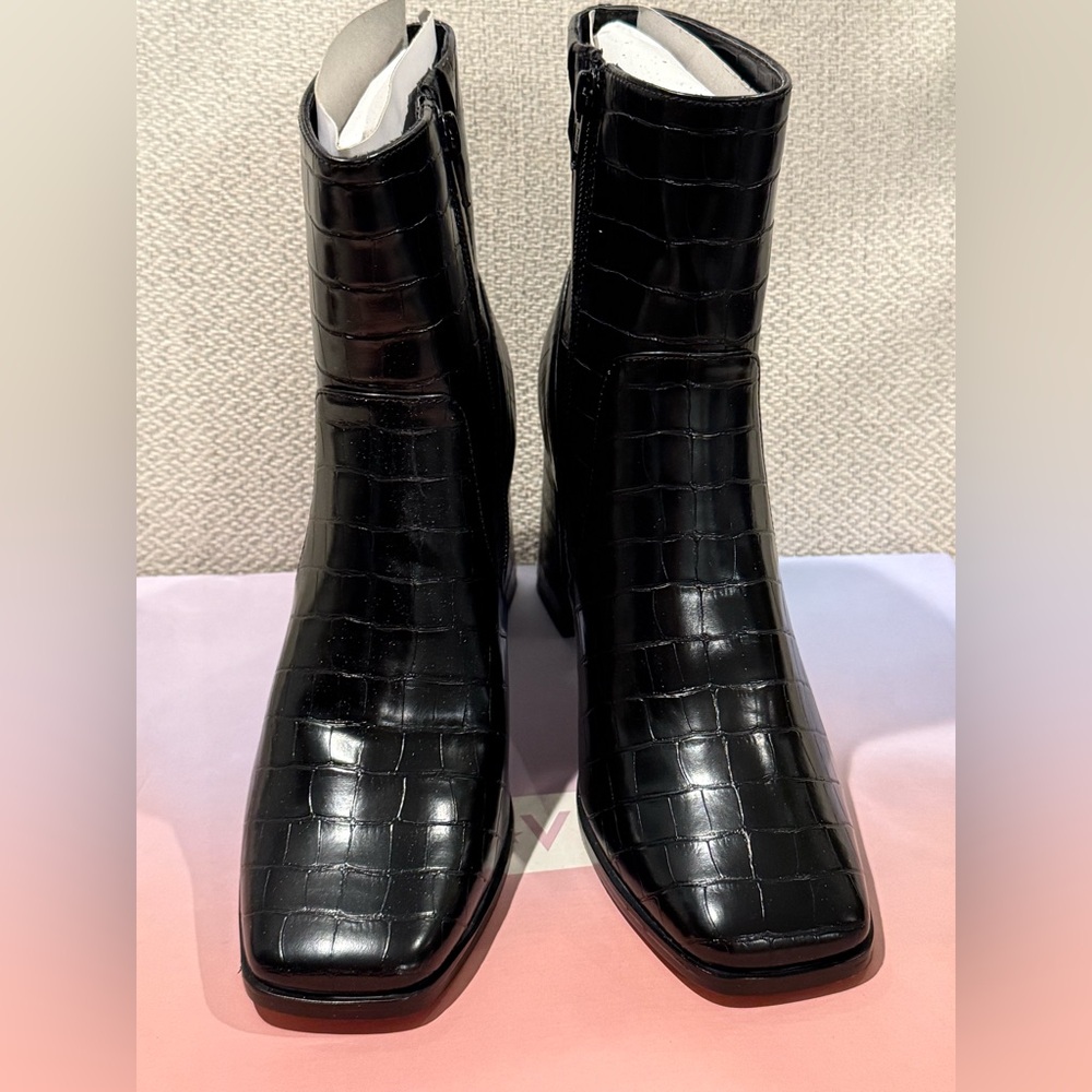 LISA VICKY Elegant Black Croc-Embossed Ankle Boots SIZE 7.5